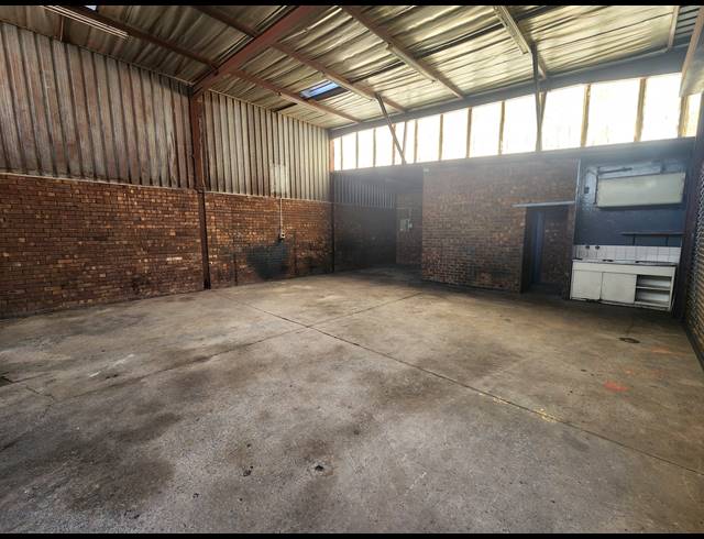 196M² WAREHOUSE TO LET IN WADEVILLE